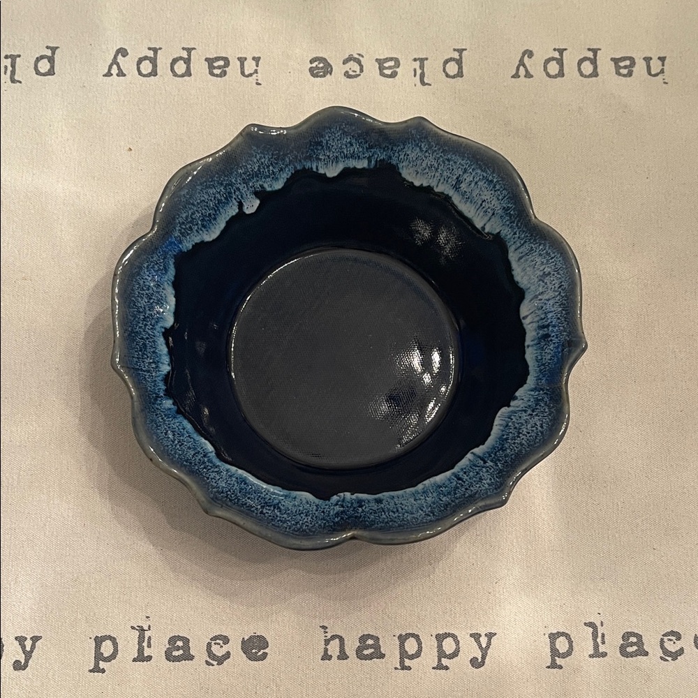 Bay Pottery 9in Scalloped Blue Bowl